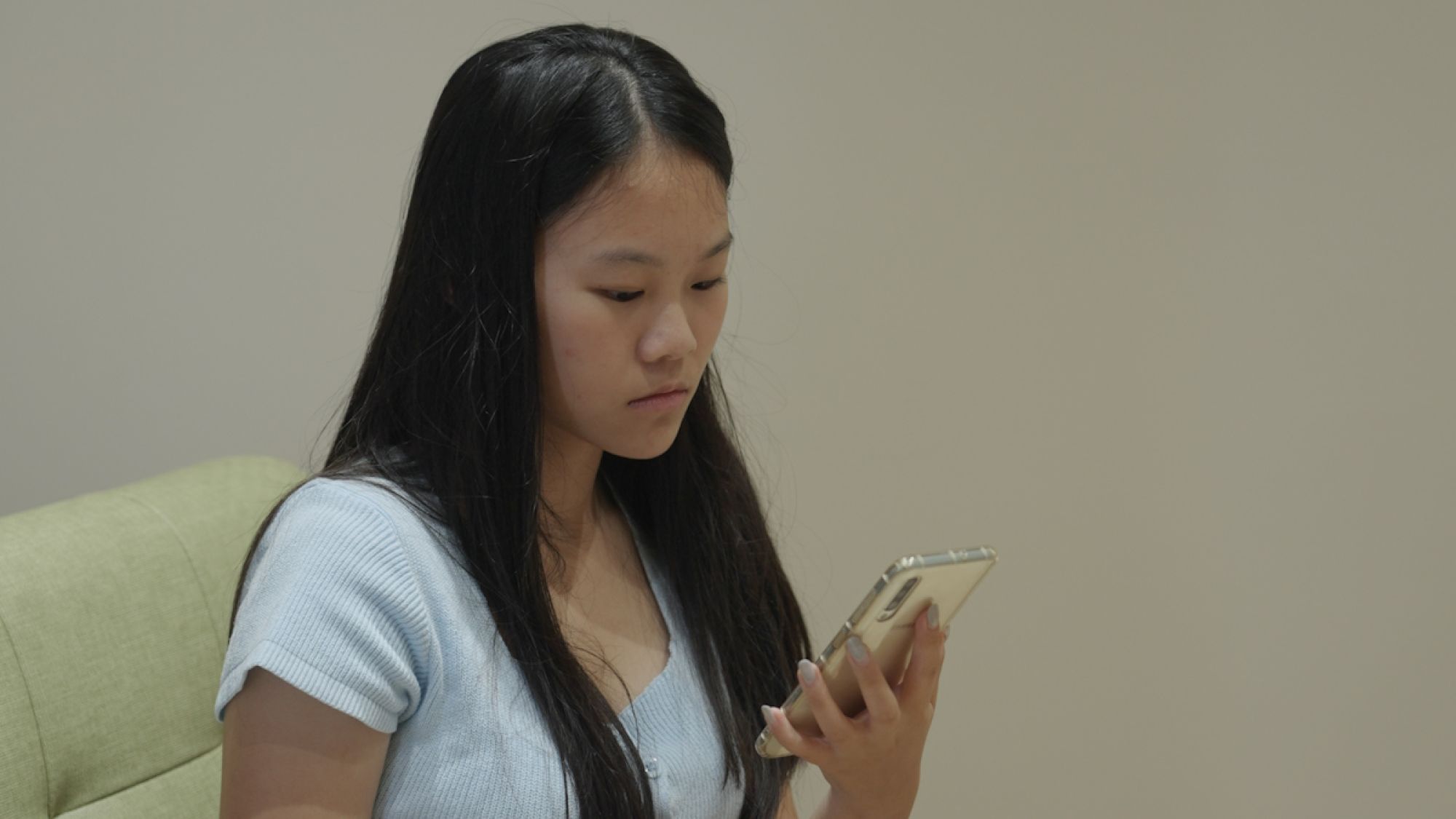 越滑越恐慌、越滑越憂鬱，社群媒體新危機！ 兒盟調查：八成兒少社群恐慌，兩成沉迷不可自拔:最新消息::兒福聯盟