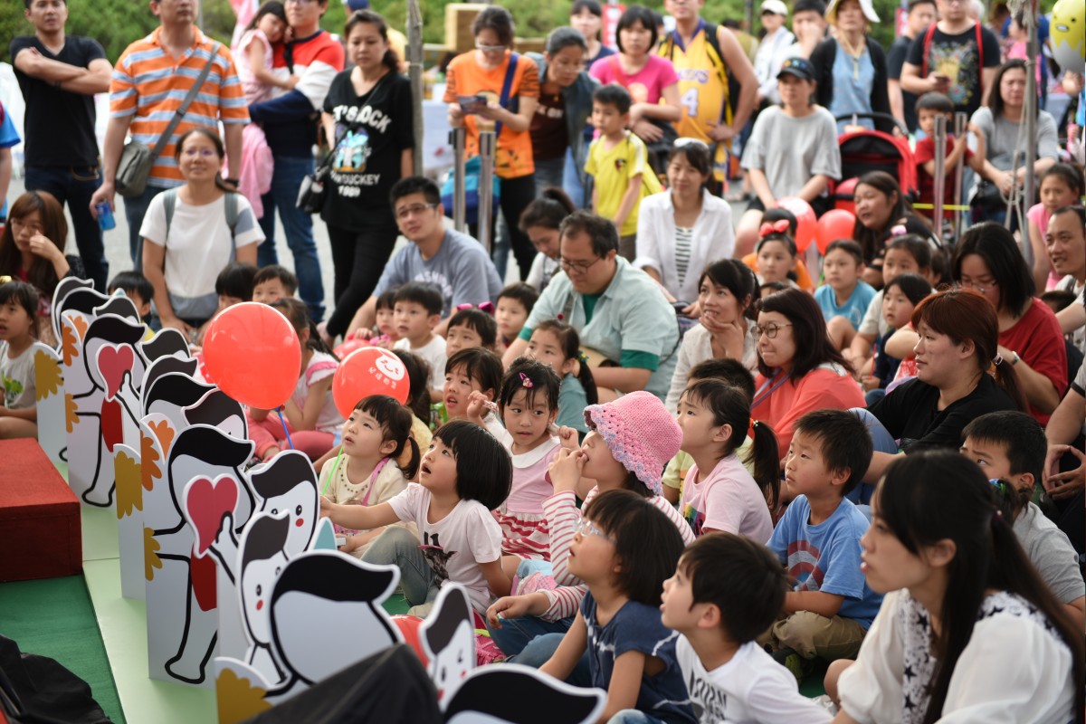 2019一童趣交友兒童節園遊會舞台下的小孩