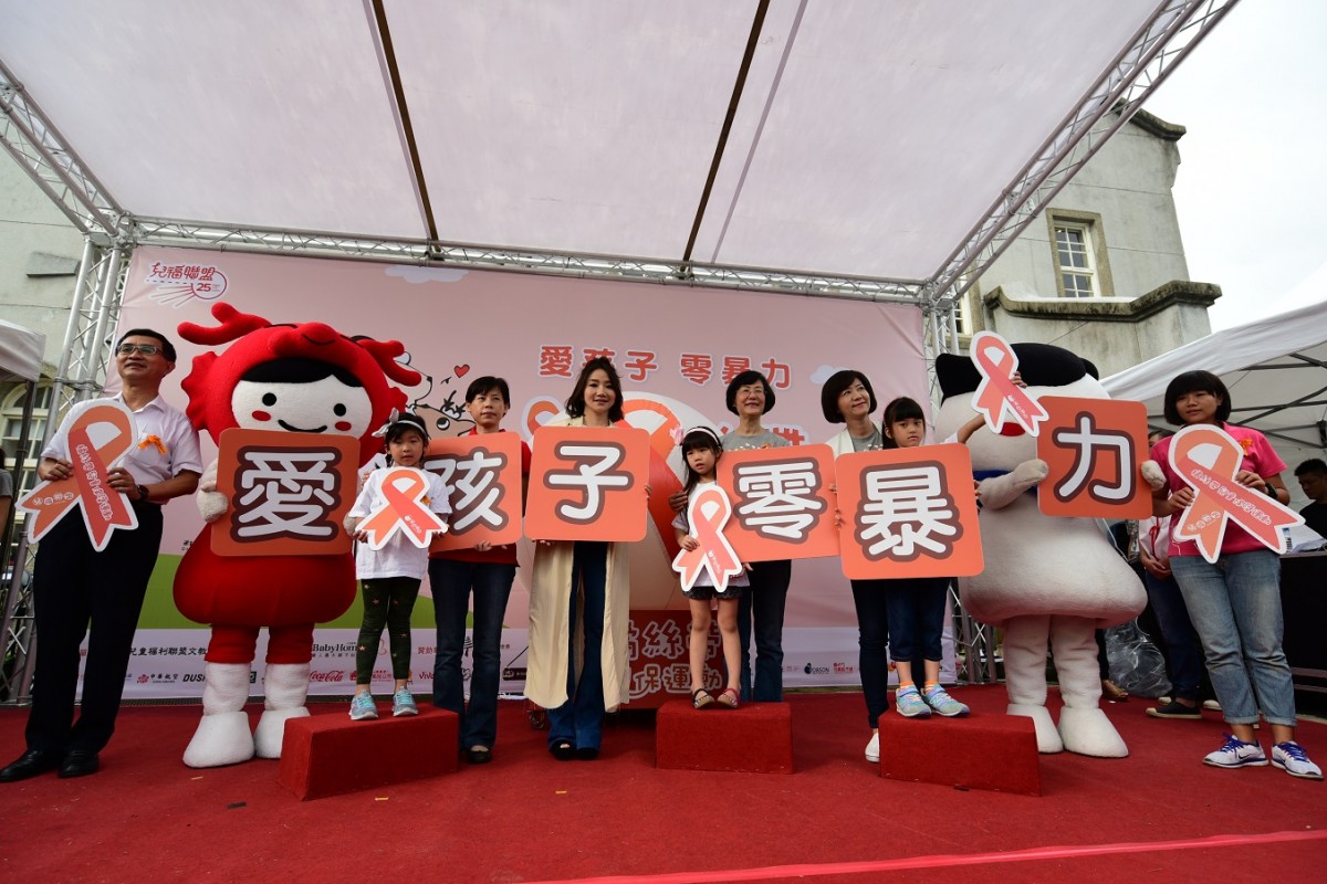 陶子姊更現身與我們一同高呼「愛孩子 零暴力」的溫柔教養宣言