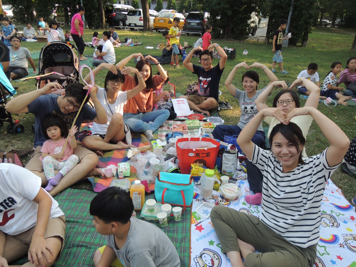 民眾一同支持收養月